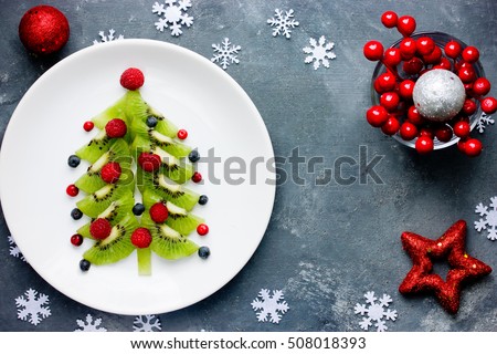 Healthy Christmas dessert snack breakfast for kids - kiwi blueberry raspberry Christmas tree