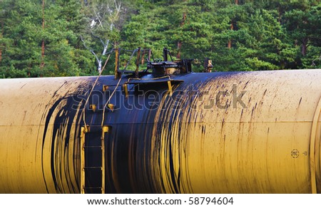 oil leking from tank on railroad