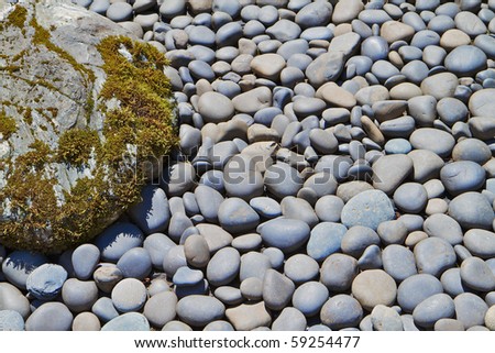 Large bed of gray and dark blue smooth river rock