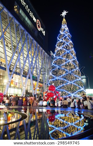 Bangkok, Thailand - 19 december 2014. Central World mall building and christmas tree on square in front in Bangkok, Thailand