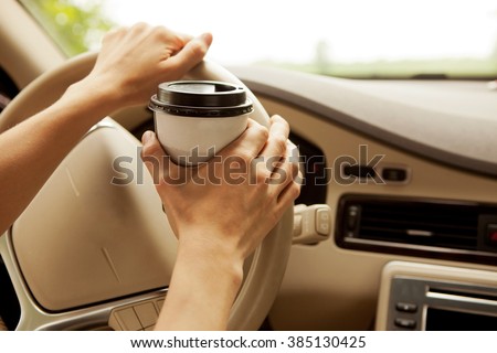 Enjoy a cup of coffee to go to keep you concentrated on the way to work or holidays. Driving assistance.