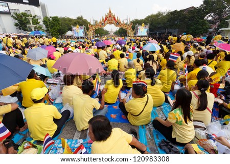 BANGKOK, THAILAND - DECEMBER 5: Unidentified Thai people gather together in order to bless the birthday of His Majesty the King on December 5, 2012 in Bangkok, Thailand