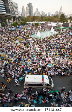 Bangkok, JAN 13, 2014 : Anti-Thaksinomics protestors gathered to resist Yingluck government, and asking to reform before election at Lumpini Park in Bangkok, Thailand on Jan 13, 2014