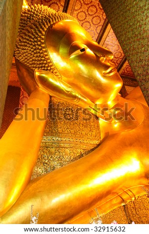 Reclining Buddha image