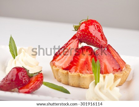 rhubarb cakes with meringue and strawberries