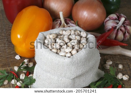chickpea with raw canvas bags.