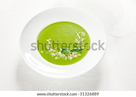 green soup starter with almond