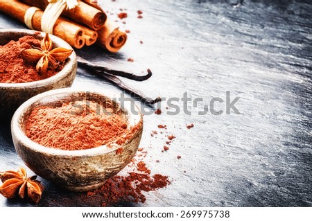 Setting with cocoa powder, vanilla and cinnamon sticks