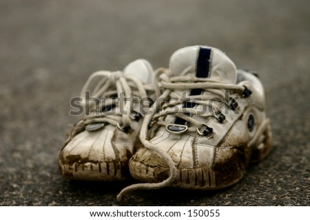 boy\'s tennis shoes