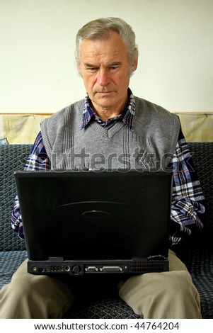 Old, retired man acquainted with the Internet