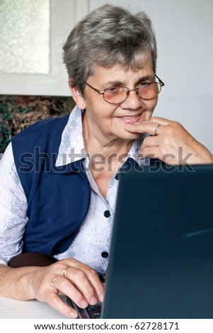 Senior lady learns with the computer