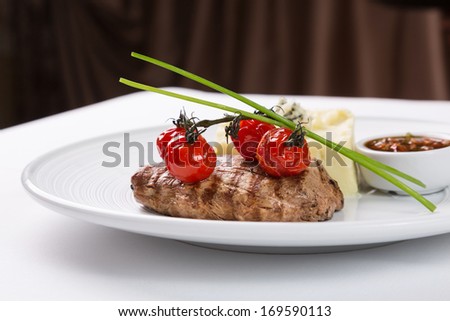 Grilled meat with potato and cherry tomatoes