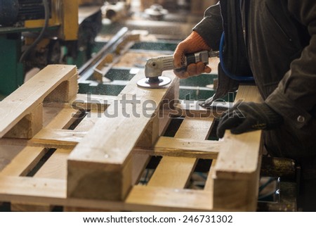 Polishing of wooden pallet on a production line