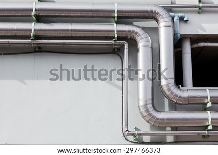 Air ventilating tube in building