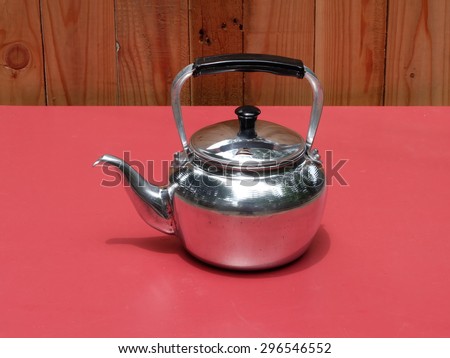 Kettle, bring water into the kettle and boil. When water boils, the steam will come out from the small hole in the lid of the kettle.