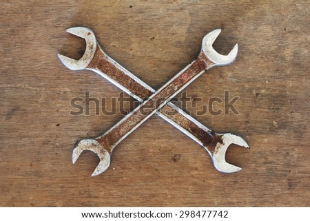Cross  wrench
