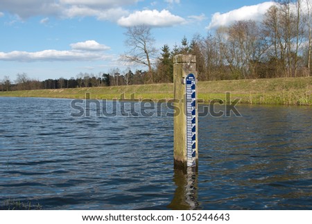 ruler indicating the height of the water above sea level (NAP) in the netherlands