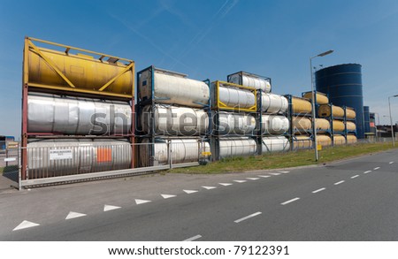 piled storage containers for transportation of bulk liquids, powders and gases