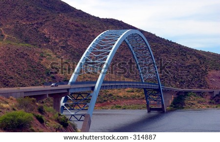 Bridge over the lake of the roosevelt dam