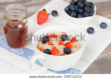oat porridge with berries, close-up