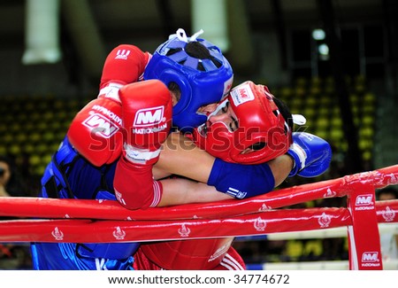 BANGKOK - AUGUST 2: Sajad All Amy (R) of Iraq fights Sherjod Sharipoy of Uzbekistan at Thai boxing event during the 1st Asian martial arts games 2009 August 2, 2009 in Bangkok, Thailand.