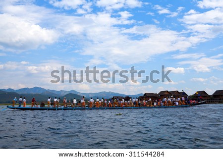 NYAUNG SHWE, MYANMAR - JANUARY 17: Team of Burmese leg rowers crossing the lake during annual Buddhist Phaung Daw U festival on January 17, 2011 on Inle Lake, Shan State, Myanmar.