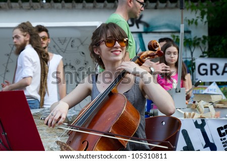 BUCHAREST - JUNE 15: Unidentified artists perform on Arthur Verona - Painter street as part of Street Delivery 2012, on June 15, 2012 in Bucharest, Romania