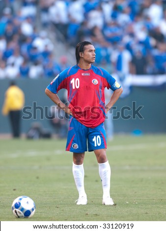 CARSON, CA. - JULY 3: Concacaf Gold Cup soccer match, Costa Rica vs. El Salvador at the Home Depot center in Carson. Walter Centeno waiting for play to resume on July 3, 2009.