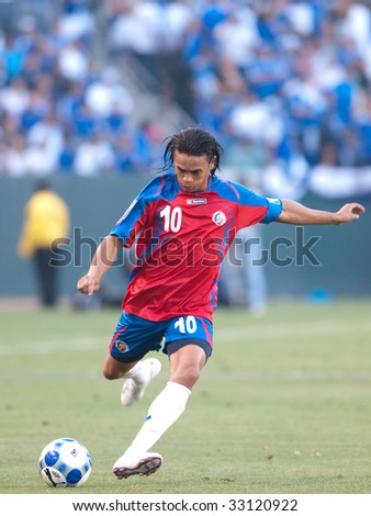 CARSON, CA. - JULY 3: Concacaf Gold Cup soccer match, Costa Rica vs. El Salvador at the Home Depot center in Carson. Walter Centeno putting the ball into play on July 3, 2009.