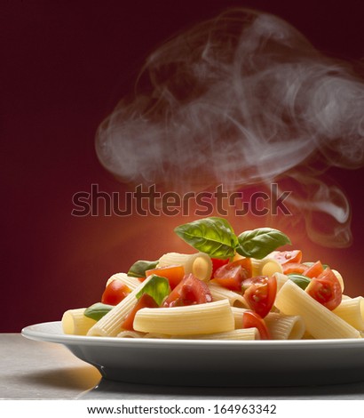 macaroni with tomato and basil