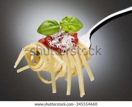 fork with spaghetti and tomato sauce