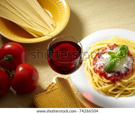 spaghetti with tomatoes and red wine