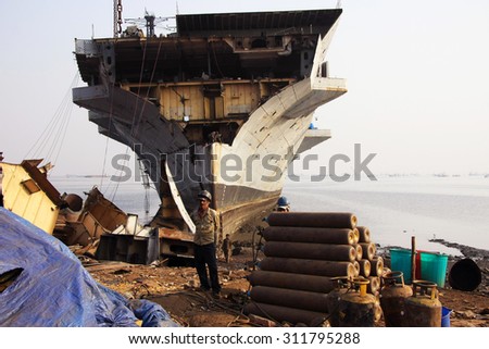 Mumbai/India - 23/11/14 - Ship Breaker in front of INS Vikrant in Darukhana Ship Breaking Yard