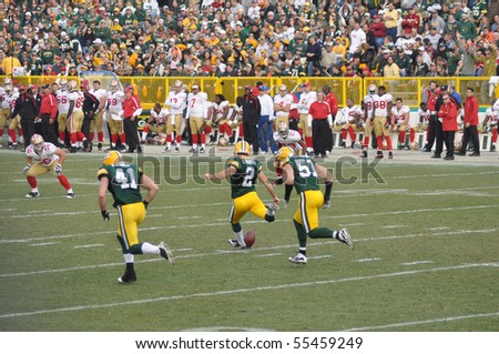 GREEN BAY, WI - NOVEMBER 22 : Green Bay Packers kicker Mason Crosby prepares to kick off in a game at Lambeau Field against the San Francisco 49ers on November 22, 2009 in Green Bay, WI