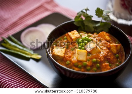 Cottage cheese with Peas in Indian Gravy