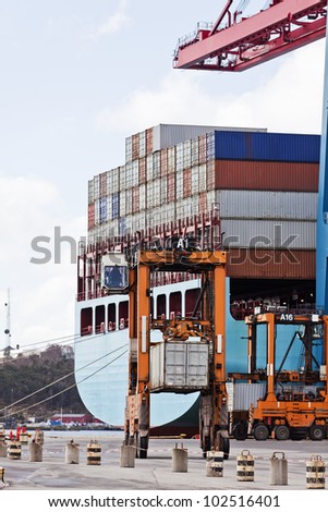 Loaded containers at the commercial dock