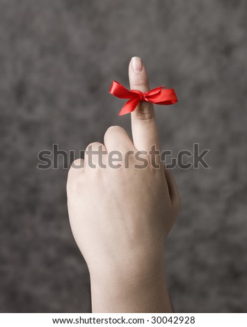 Red string around the finger as a reminder