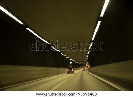 Moving traffic in a car tunnel