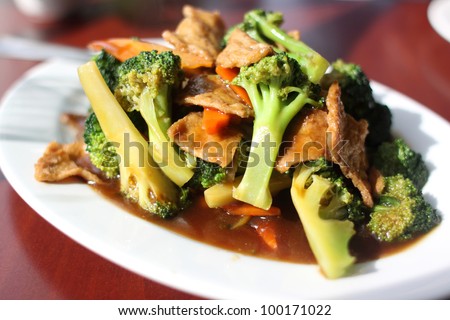 Plate of broccoli with vegan seitan as a meat substitute.