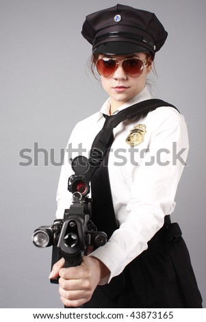 Female police officer aiming gun.