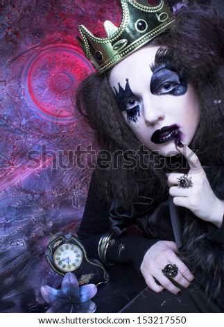 Mad queen. Young woman with creative visage and in crown