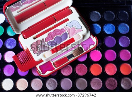 Make-up set with eyeshadows, blushs, mascara and lipstick