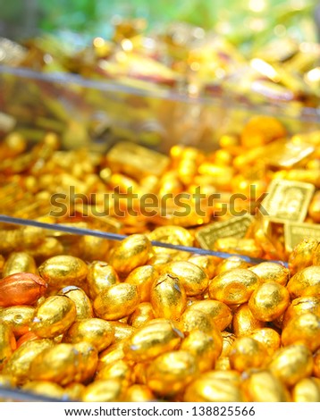 A golden packing peanuts candy