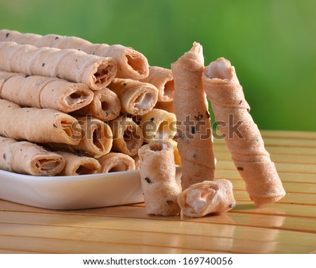 the tasty creamy wafer rolls