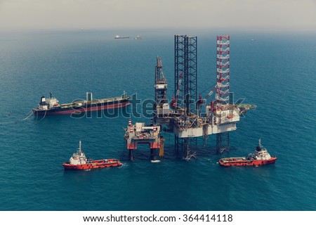 Image of oil platform while cloudless day(color tone)
