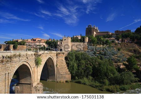 TOLEDO, SPAIN - OCTOBER 10, 2007: An old bridge crossing over water to Toledo, Spain.