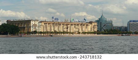 SANKT PETERSBURG, RUSSIA - JUNE 30, 2008: Russian architecture. The facade of old building in the city. June 30, 2008. Sankt Petersburg, Russia.