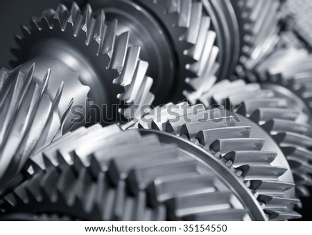 Mainshaft and Countershaft of a transmission with gears meshing. Focus on the gears.