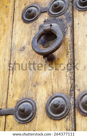 Forefront of the handle of a wooden door