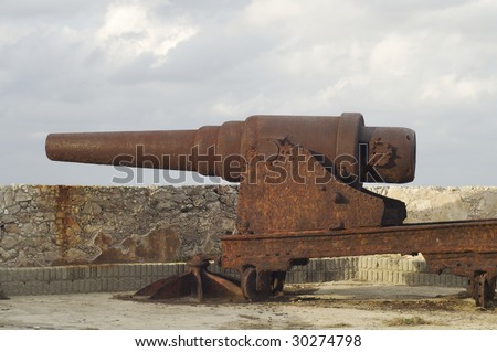 gun old war in Havana